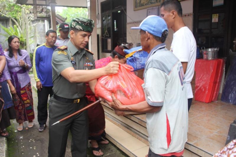 Bantuan Untuk Korban Bencana Longsor | Bali Tribune